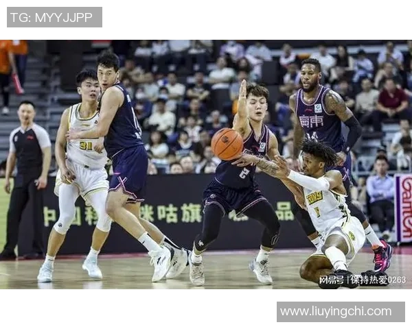 CBA精彩对决广厦队迎战广东队全场直播不容错过